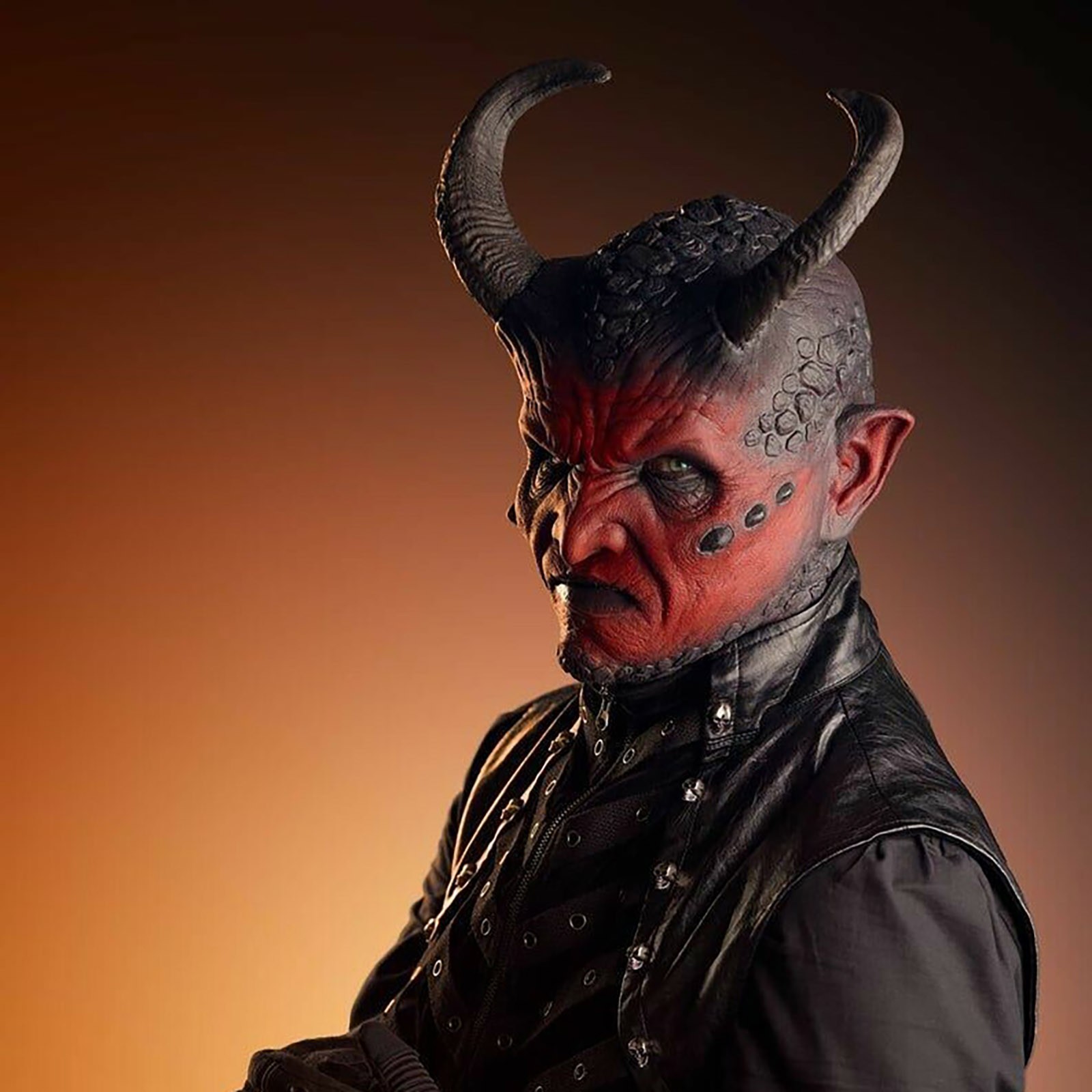Topeng lateks Iblis kari, akse - Prank Toys ulasan dan harga